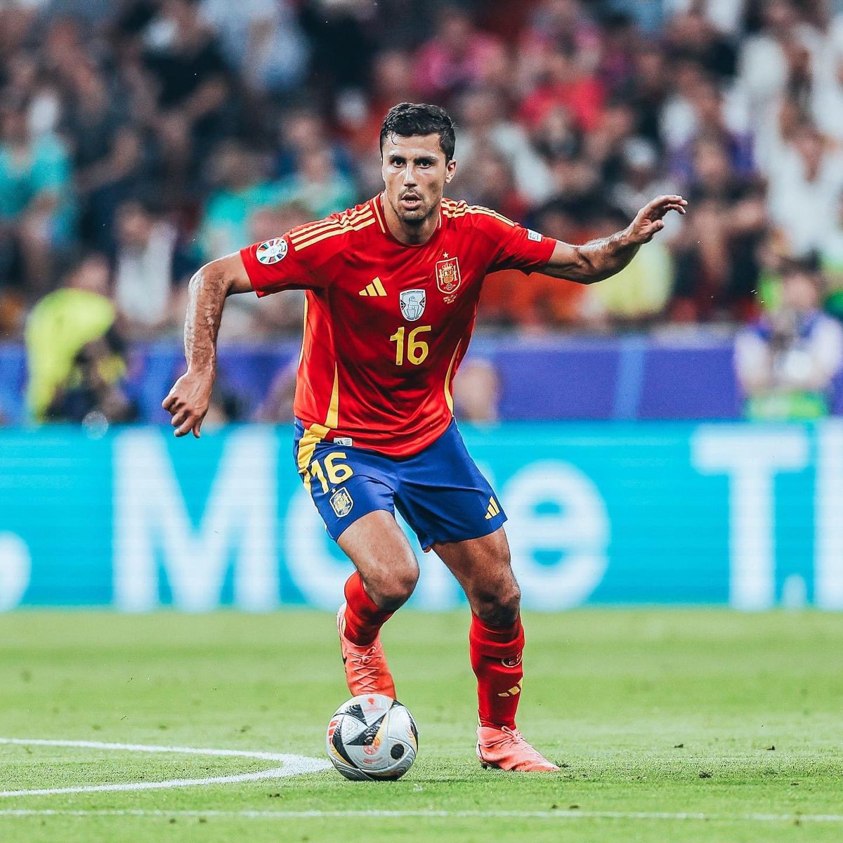djwskyblu's tweet photo. THE BEST PLAYER IN WORLD FOOTBALL TODAY! https://t.co/QoIfzjVyeC