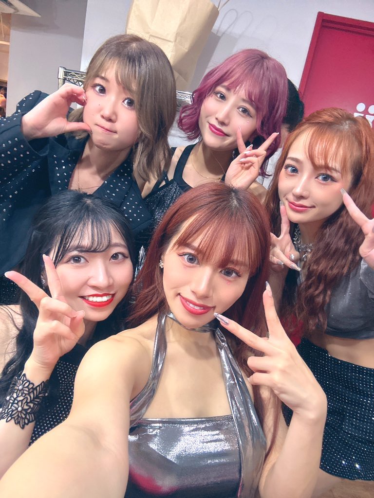maninu_vivishri's tweet photo. 改めて❗️@HEROINE_0125 さんありがとうございました✨初めてのメンバーで挑みましたが、無事に成功して良かった👏👏そしていつも私をボーカルとして歌わせてくれる @DanceRoyalwhite に感謝です🤍 https://t.co/EcLbrMmt8i