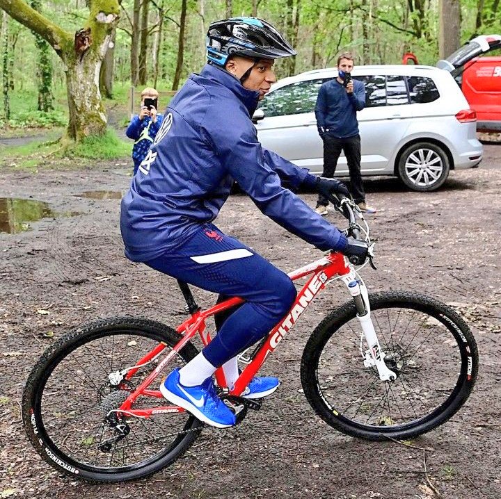 CyclingLegend_'s tweet photo. 🇫🇷 FLASH | Une des raisons de la méforme de Kylian Mbappé à l'#EURO2024 est la 22ème place de Guillaume Martin au classement général du Tour de France qui l’inquiète et mobilise une partie de ses pensé (L'Équipe) #FRAESP https://t.co/n2K1k4NM6C