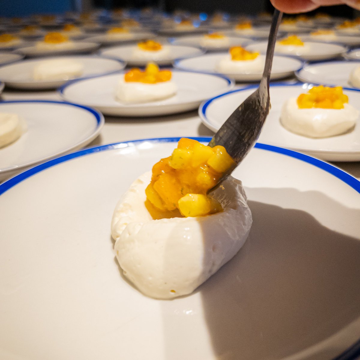 TheWhiteHorsePu's tweet photo. DESSERT
Coconut &amp; cardamom cheesecake, mango, pineapple &amp; kaffir lime
#guestchefnight https://t.co/1O3rRxEWih