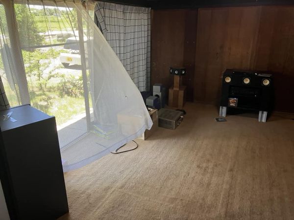 DgV7MBKovTE5n7F's tweet photo. 凱旋門のせいでFB-5のリスニングポイントが狭くなったので、隣の部屋に凱旋門を移動、大きなテーブルがあったので、その上に鎮座!!
凄いシュールな光景になってしまった。(笑)
FB-5を聴く時は、戸を閉めて!!
#自作スピーカー
#凱旋門
#長岡鉄男
#FB5 https://t.co/KzaTyX4poz