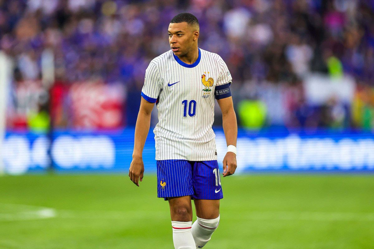 skyfrag_'s tweet photo. Mbappé ne mérite pas d’aller au Réal Madrid #FRAESP #Mbappe https://t.co/hglRzkNfW6
