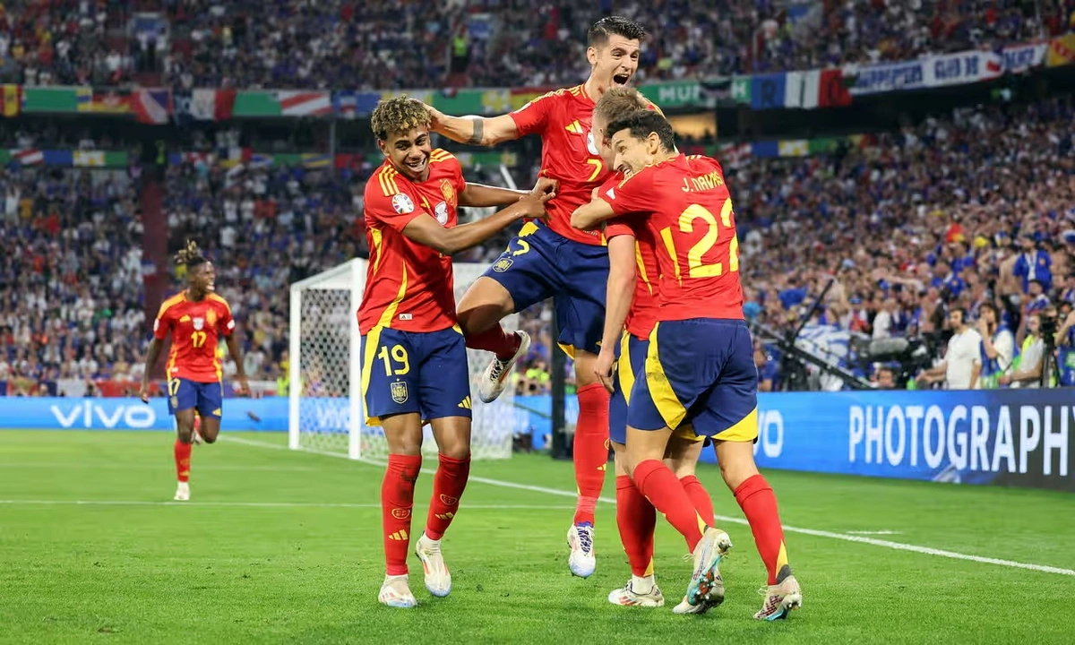 oxuaz's tweet image. ⚽️ AVRO-2024: İspaniya finalda✅

✅ Almaniyada təşkil olunan futbol üzrə Avropa çempionatında İspaniya və Fransa yığmaları arasında keçirilən yarımfinal görüşü başa çatıb.

#spain #france #football #matç #futbol