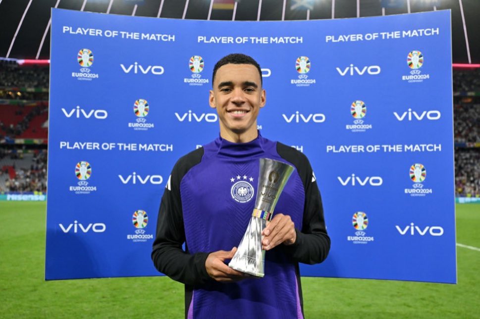 jmsialas's tweet photo. i rather watch 90 minutes of this picture on my television screen than see england win the euros https://t.co/Z7WBA8ZN5O