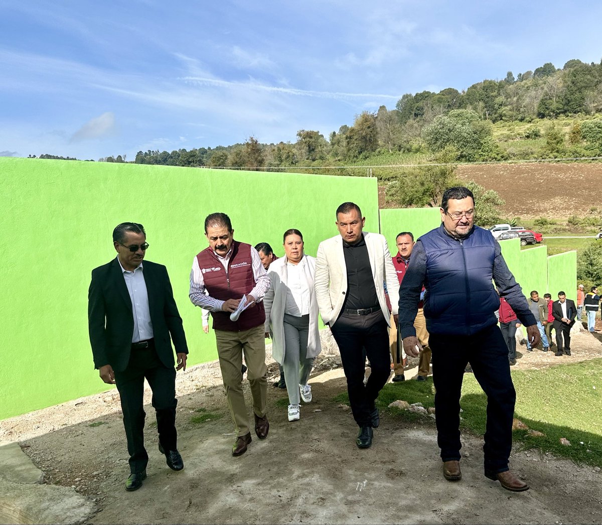 arturougaldea_'s tweet photo. Para continuar ofreciendo educación de calidad en el Estado de México; el Srio. Miguel Ángel Hernández Espejel, acudió al Telebachillerato Comunitario No. 98 de #ElOro, institución que cuenta con instalaciones propias y a la que se le está construyendo la barda perimetral. https://t.co/5gcEvz4Bdj