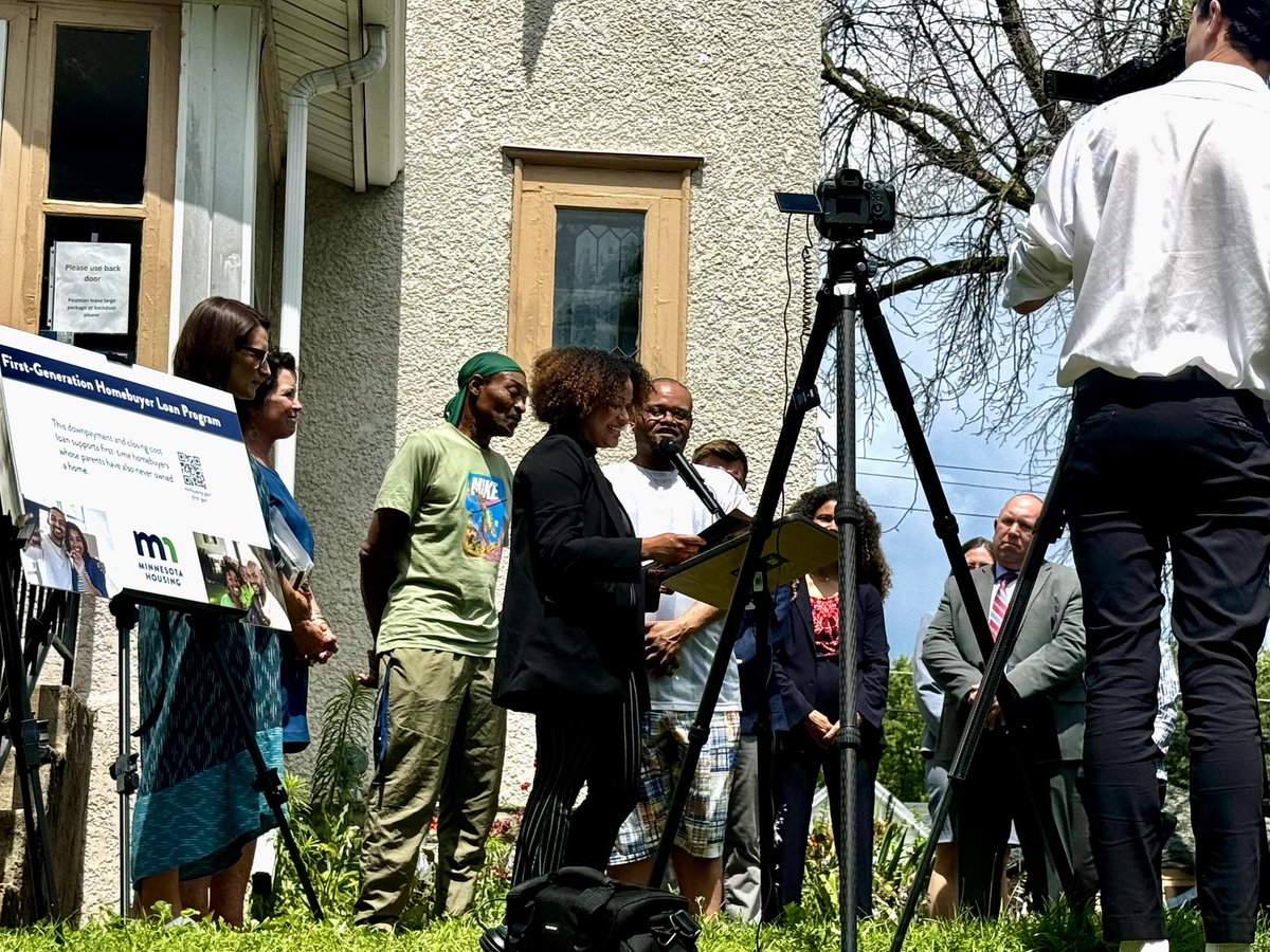 Senator Clare Oumou Verbeten (@senclareoumou) on Twitter photo 🏡 MN’s first-gen homebuyer downpayment assistance programs are now open. Yesterday, we celebrated the announcement alongside first-generation homebuyer Phillip. <a href="/go4esther/">Esther Agbaje for State Rep.</a> and I authored this bill to tackle the racial homeownership gap. Learn more at firstgendpa.org 🏡 MN’s first-gen homebuyer downpayment assistance programs are now open. Yesterday, we celebrated the announcement alongside first-generation homebuyer Phillip. <a href="/go4esther/">Esther Agbaje for State Rep.</a> and I authored this bill to tackle the racial homeownership gap. Learn more at firstgendpa.org