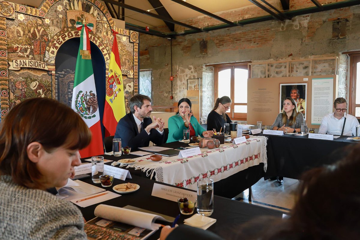 alefrausto's tweet photo. En el Salón Mondiacult del @CC_LosPinos, compartí con @ernesturtasun, Ministro de Cultura de España, las experiencias de 🇲🇽 al organizar la cumbre sobre políticas culturales más importante de los últimos 40 años.

Entregamos la estafeta: España 🇪🇸 será sede de #Mondiacult2025 https://t.co/7fFL8xoRz0