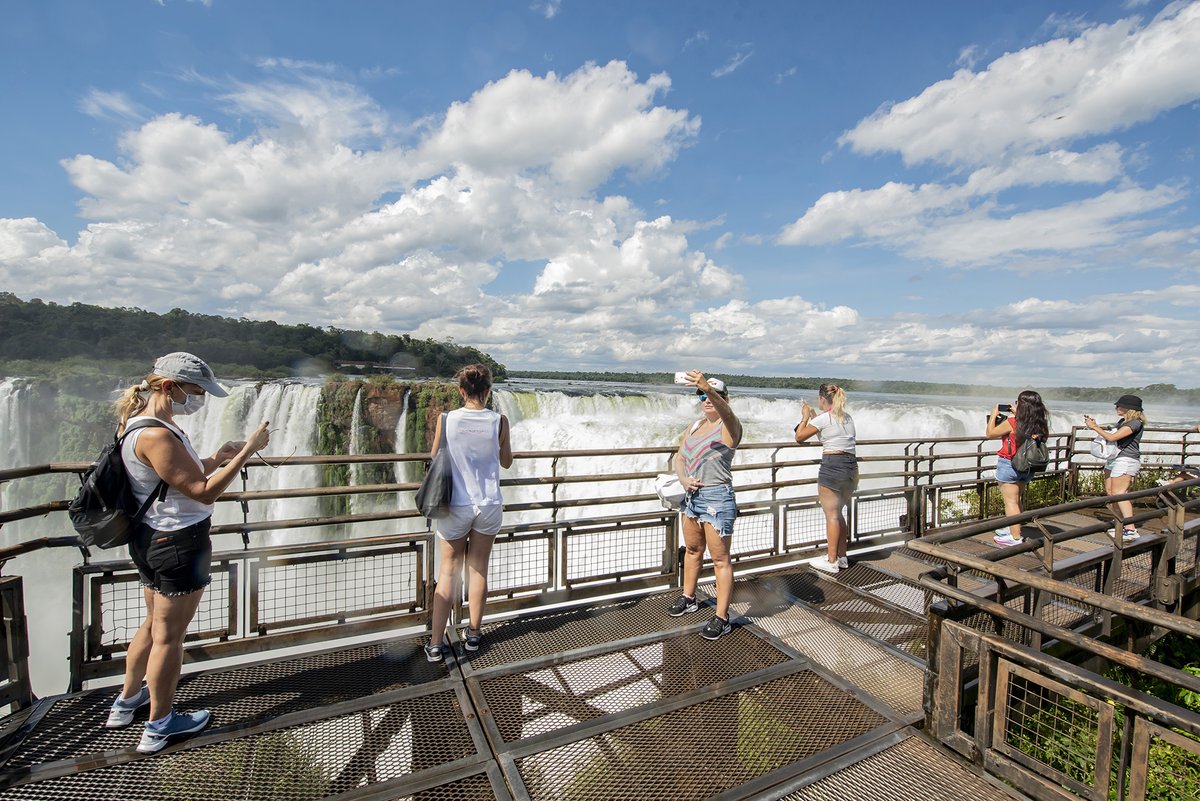 AmboeNews's tweet photo. Parque Nacional Iguazú, inauguran nueva pasarela

El paseo hacia la Garganta del Diablo debió ser reconstruido y se volverá a habilitar este sábado; fuertes expectativas turísticas para las vacaciones de invierno.

Leé más acá👇👇
https://t.co/10ykAYTwe2 https://t.co/WA8ysI5b6x