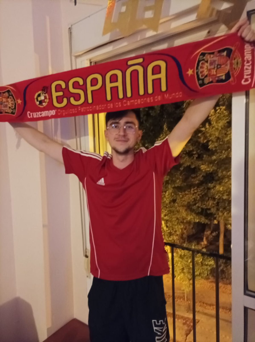 Victitor100's tweet photo. Pasamos.
La cuarta ya esta aquí
❤️💛❤️ https://t.co/cQMUIpbRHN