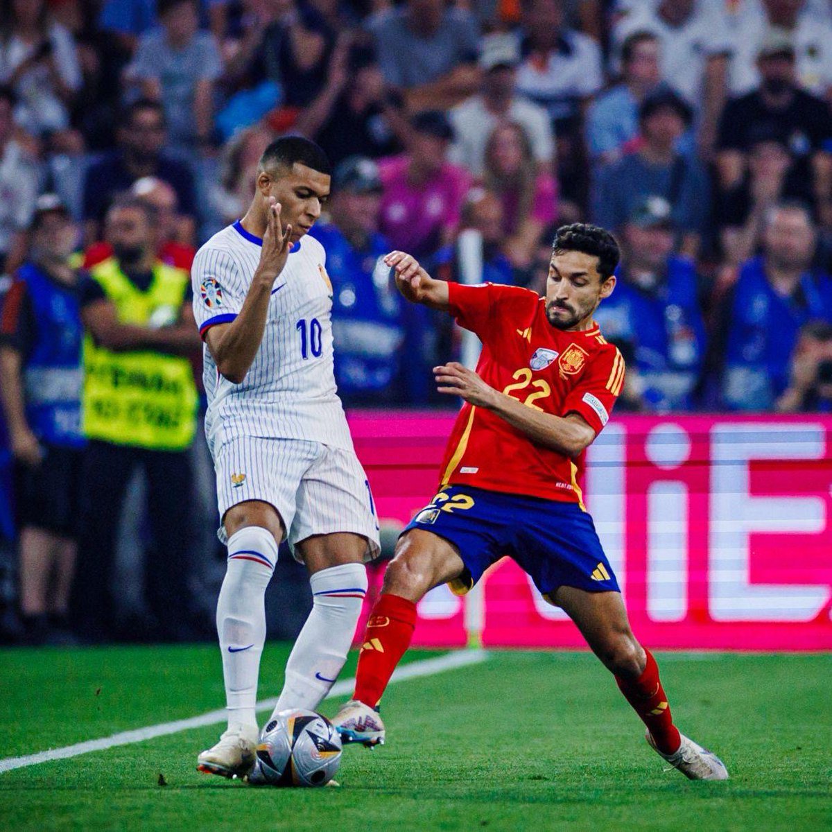 Sevilla FC tweet media