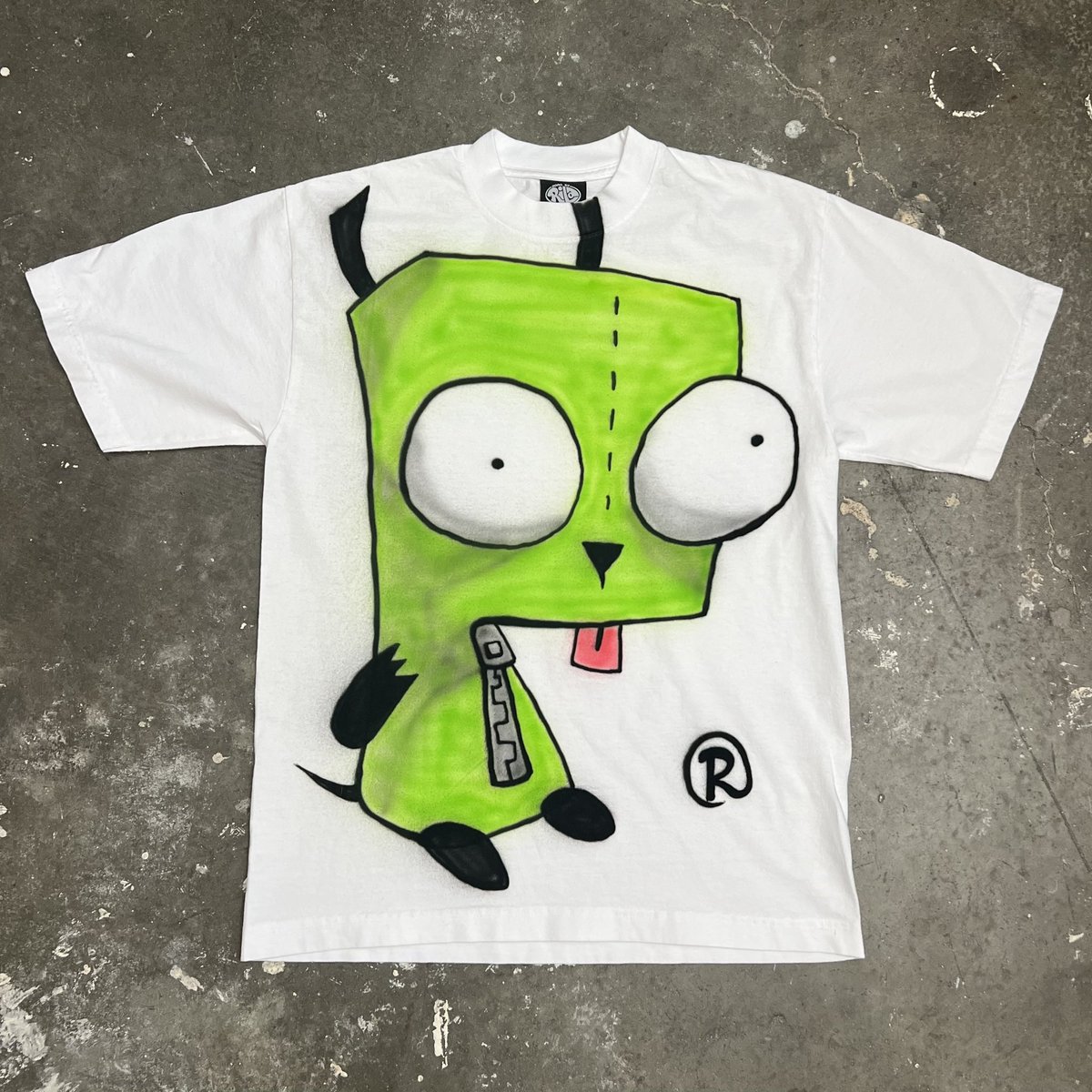 MadeByRila's tweet photo. Airbrushed Gir https://t.co/pkISxmovxG