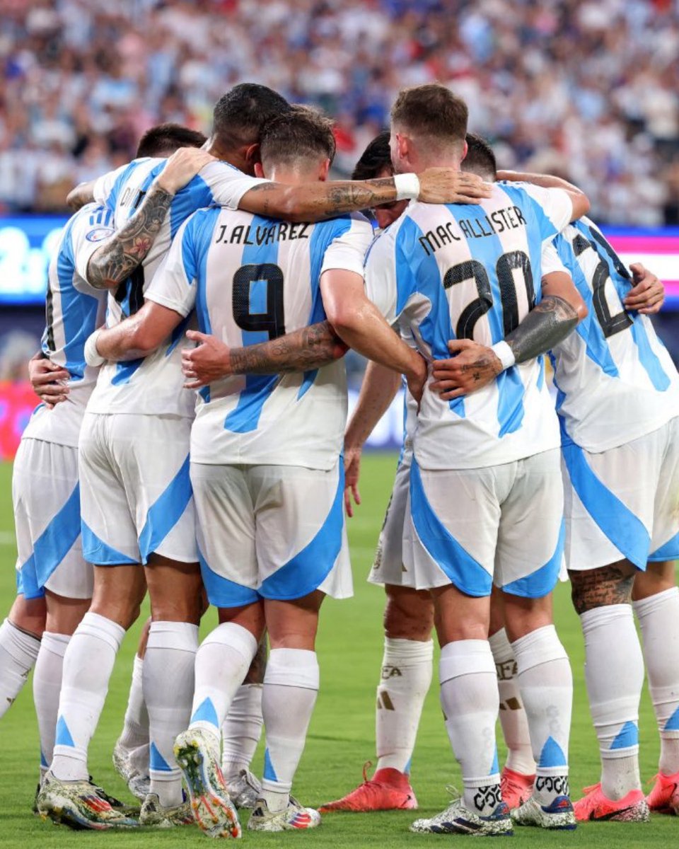 JoshJuanico's tweet photo. ¡¡Los Albicelestes pasan a la Final!!  🇦🇷 🏆⚽️Gol de Julián Álvarez Segundo tiempo Gol gracias al desvío por los tachones de Messi metiendo el esférico a la red. El equipo rojo se despide de la Copa América, el partido quedó  
Argentina 2-0 Canadá #CopaAmerica2024 #joshjuanico https://t.co/QCRpmMZJQY