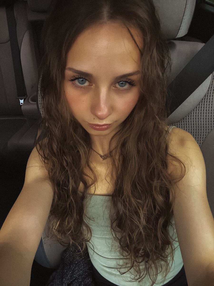 melonyanneeee's tweet photo. hi it’s me again https://t.co/HMGKKWfTwu