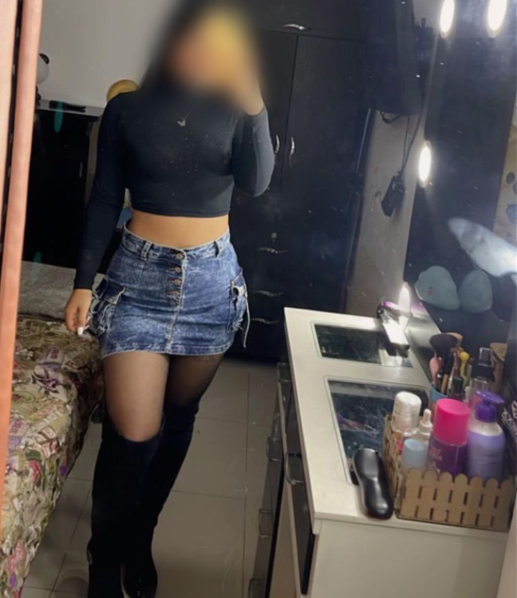 Vipdeluxe2Vip's tweet photo. Hermosa Jessie disponible en bogota  noo o dejes pasar esta belleza de mujer latina 🇨🇴🫶🏼👐🏼🫦🫦🫦 https://t.co/E3kcY0QvOR  @bogotacompa @lolitas76171819  #jovencitas  #inocencia #niñas https://t.co/yhp2a98mOE