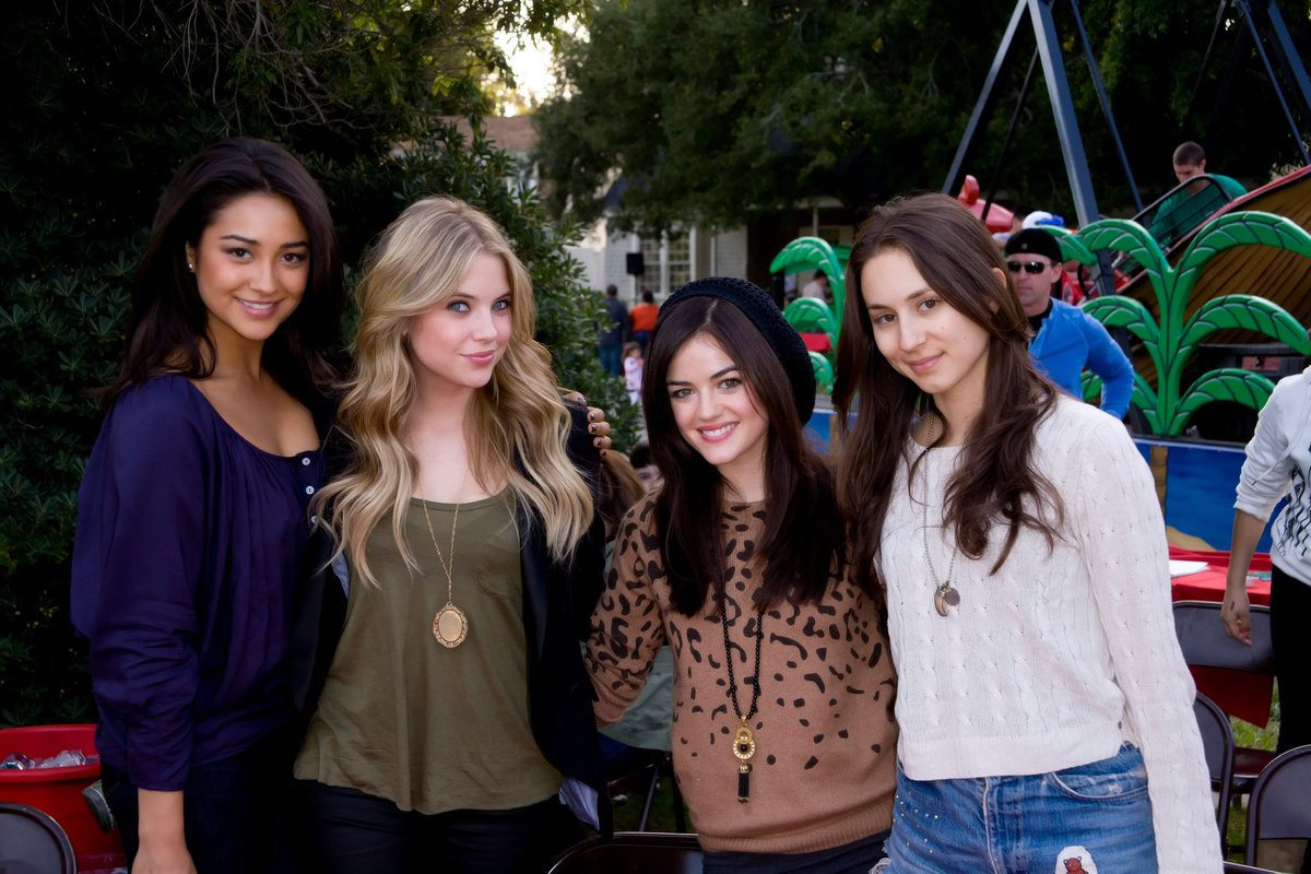 weblittleliars's tweet photo. pretty little liars, 2010. https://t.co/A9LKpZry2K
