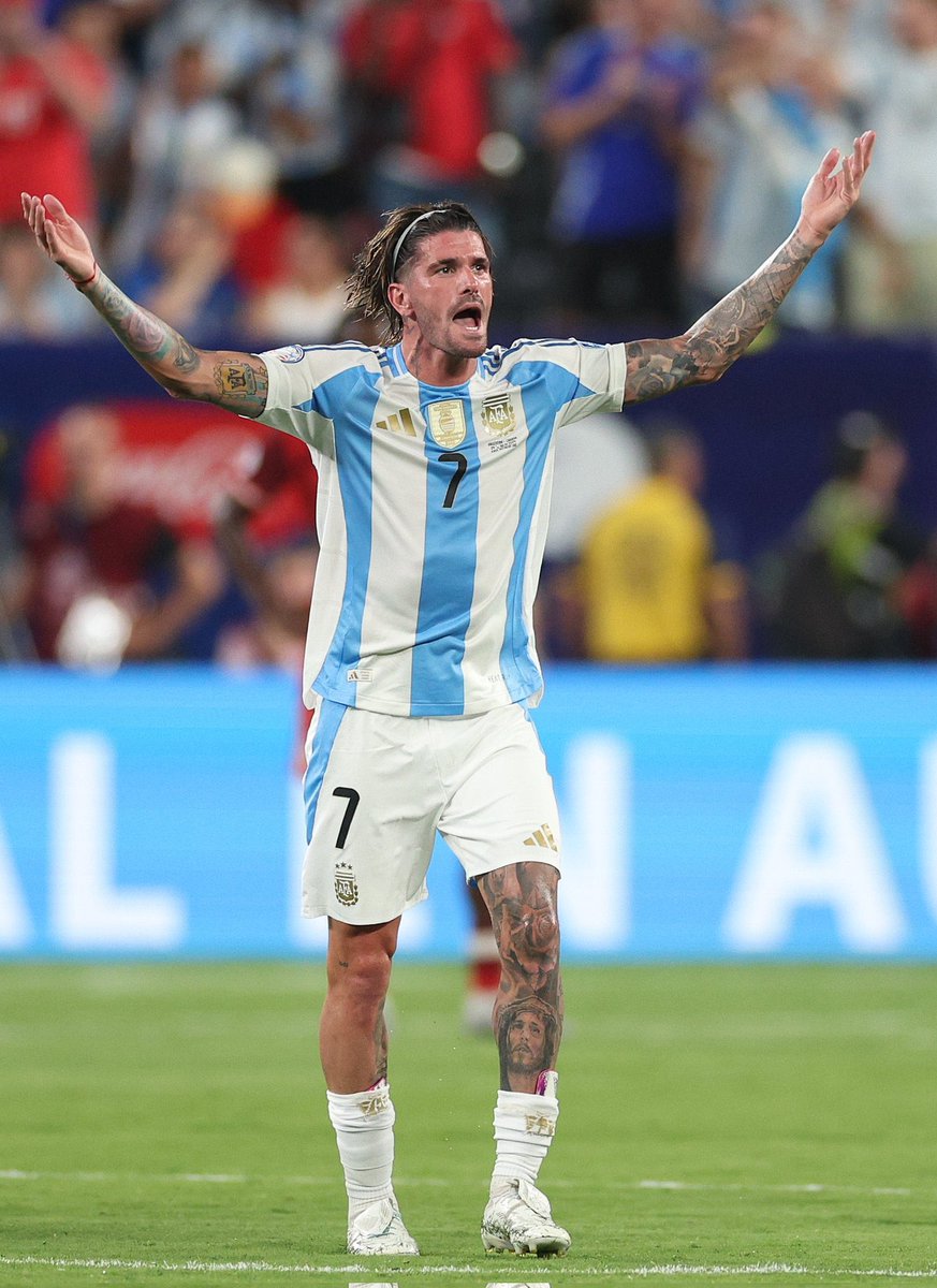 Por favor, nunca mas quiero leer una crítica a este hombre, nunca mas.
