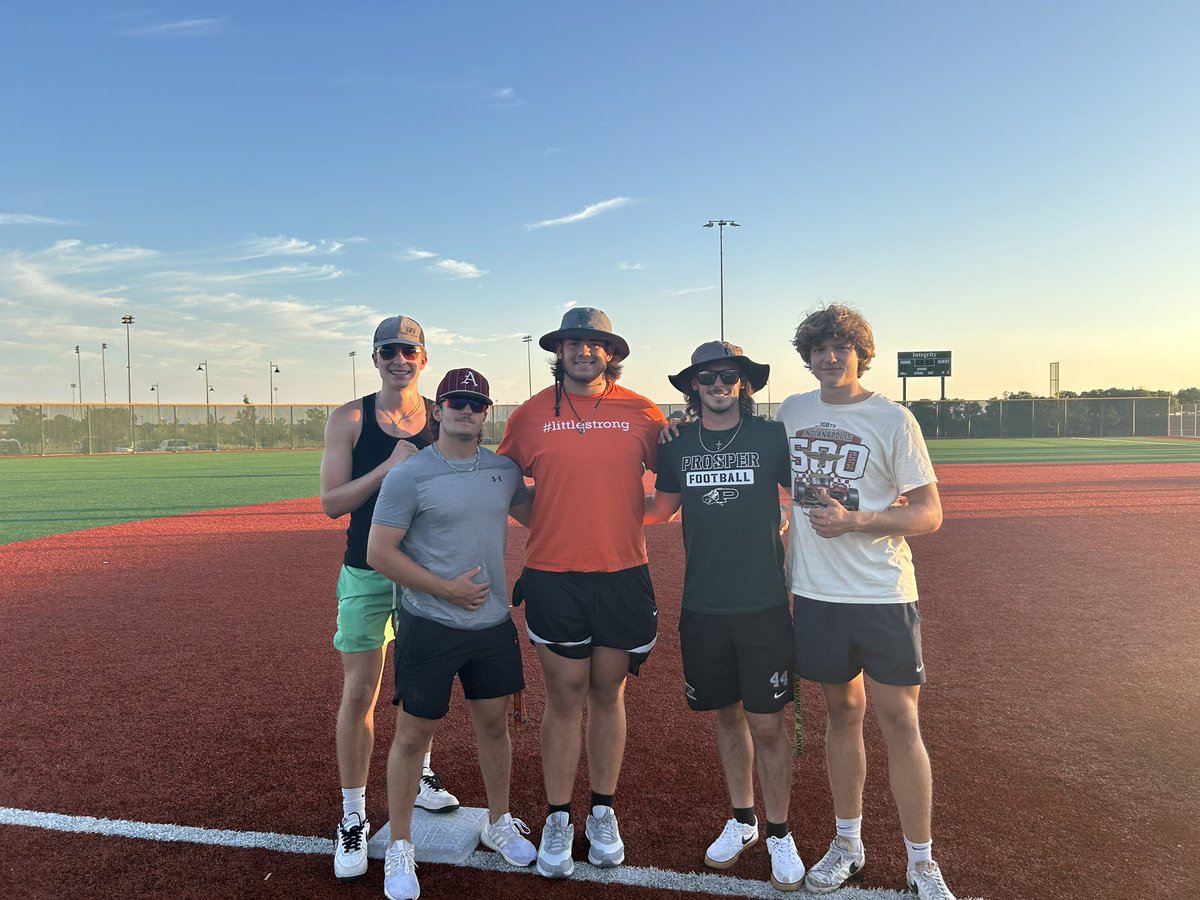 Tayvin Labbe (@labay_bay) on Twitter photo Had a fantastic night coaching with the guys. Thank you <a href="/myplayer2player/">Player2Player</a>
<a href="/LoganCahill77/">Logan Cahill</a>
<a href="/Carter_Heinhold/">Carter Heinhold</a>
<a href="/porter_pourciau/">Porter Pourciau</a> Had a fantastic night coaching with the guys. Thank you <a href="/myplayer2player/">Player2Player</a>
<a href="/LoganCahill77/">Logan Cahill</a>
<a href="/Carter_Heinhold/">Carter Heinhold</a>
<a href="/porter_pourciau/">Porter Pourciau</a>