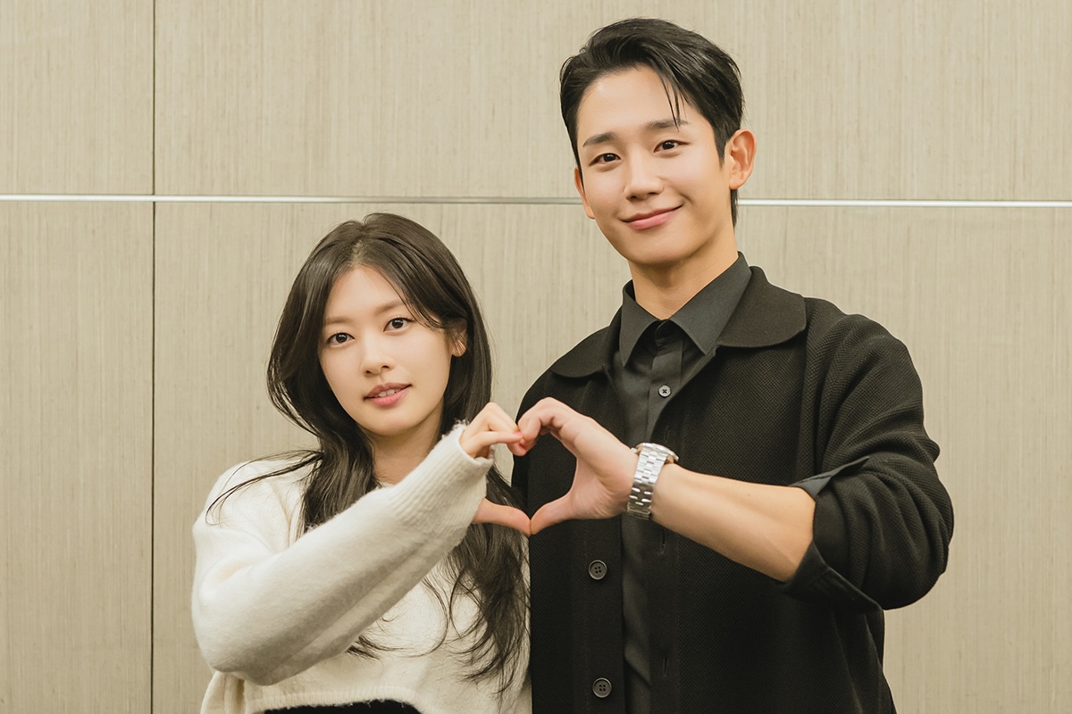 soompi's tweet photo. #JungHaeIn And #JungSoMin Preview Romantic Chemistry At First Script Reading For New Rom-Com Drama "#LoveNextDoor"
https://t.co/M3EI5zJArF https://t.co/nLW8EwsvDj