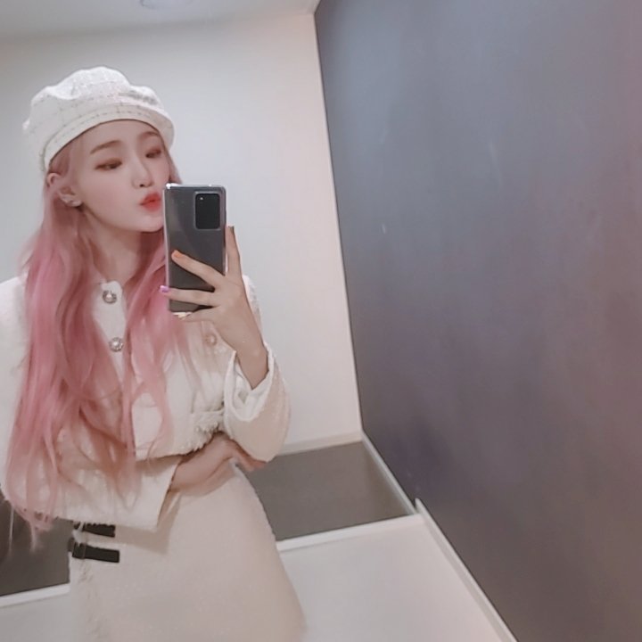 𝐓he 𝚙ink 𝑔irl, esta 𝚖ás que lista para 𝚍ar inicio al #𝑓𝐮𝖓c͠扇子𝚖ëe𝕥𝐢𝚗g ♡ 𝚙or supuesto, 𝕥engo todita 𝑚i pancita vacía, porque 𝕔omer todo lo que encuentre 𝕚nto 𝑡he #𝐆𝐞𝒍𝐚𝖙๑𓈒࣪ঌ𝕱𝐚𝐜𝐭𝐨𝐫𝒚 es mi 𝑛ueva 𝚙rioridad. 

𝒲ōn𝚍er 𝚐ir𝑙 𓇼 ۪۪۫۫ᤢ  𝐜he𝕣yl.