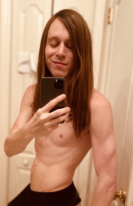 Good evening 😏 https://t.co/UAbXfiTuCQ