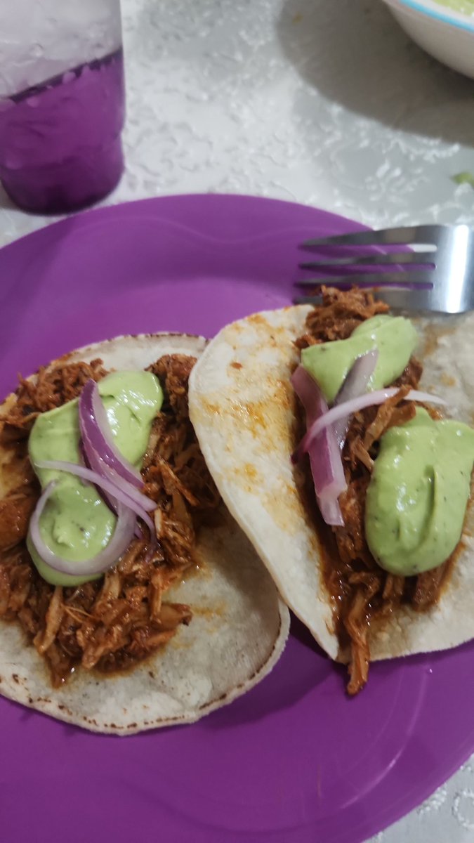 giancasotoo's tweet photo. @josinaldo2020 Hice salsa de awacate, traiga tortillas xd https://t.co/MkwEtLXoly