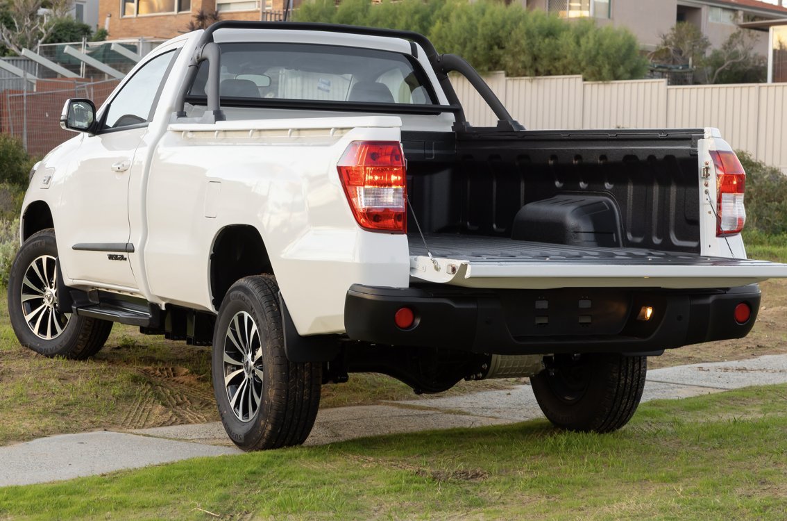 sydney_ev's tweet photo. this is new, #Tembo #EV #ute  coming to #Australia, from $75K! approx 400Km range,  #Dualcab or #singlecab.  Looks like a #hilux clone, how will this sell? seems like a step up from the #LDV EV ute available now. They have been around for some time in #Europe. @LudicrousFeed @Rizflip @BridieEV https://t.co/F3cEdBWNd0