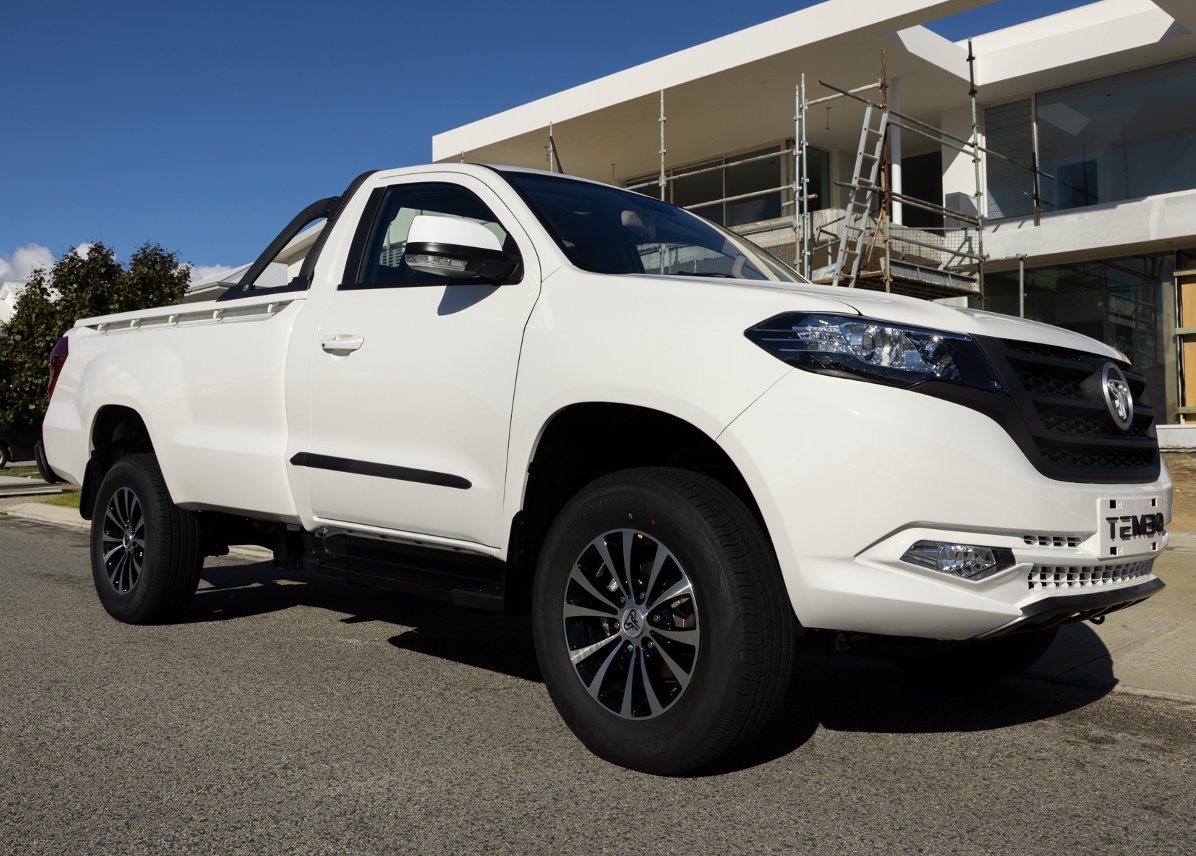 sydney_ev's tweet photo. this is new, #Tembo #EV #ute  coming to #Australia, from $75K! approx 400Km range,  #Dualcab or #singlecab.  Looks like a #hilux clone, how will this sell? seems like a step up from the #LDV EV ute available now. They have been around for some time in #Europe. @LudicrousFeed @Rizflip @BridieEV https://t.co/F3cEdBWNd0