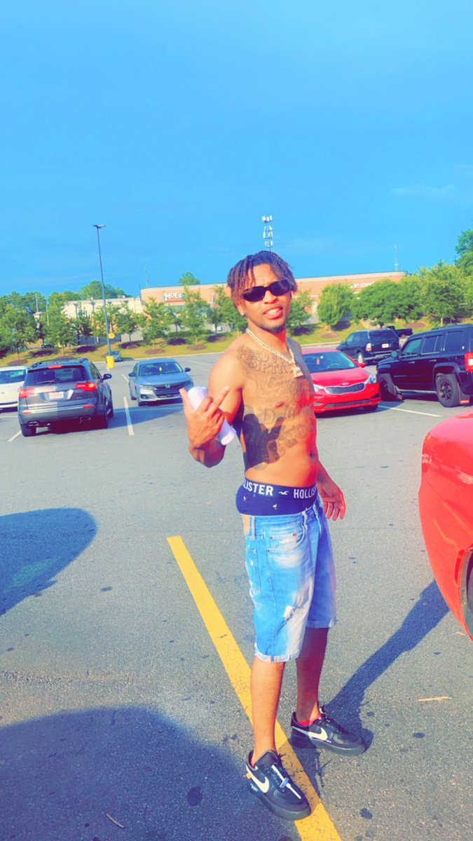 kingtravv1's tweet photo. If you need THAT , I got THAT. #outside https://t.co/TQSrc7HoXp