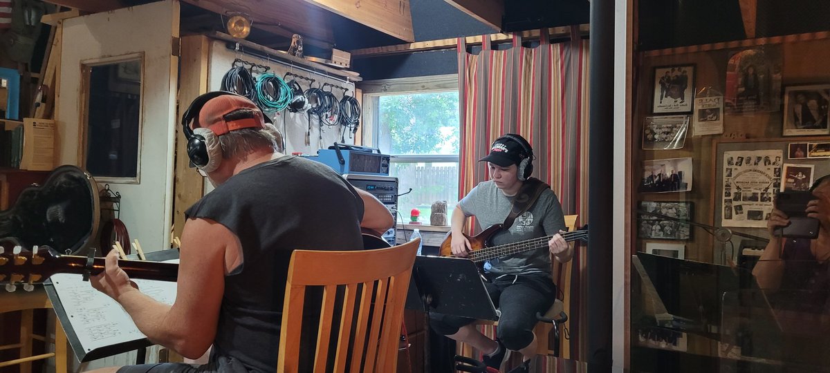 DonnaKennedy63's tweet photo. We started lead vocals tonight after @KencraftTom and @SSince2 cleaned up a few things. Eeek!
#UntilSunsetAlbumProject
And yes I was in purple! It's  #ARMY_DAY @BTS_twt https://t.co/iJaXrpv6qQ