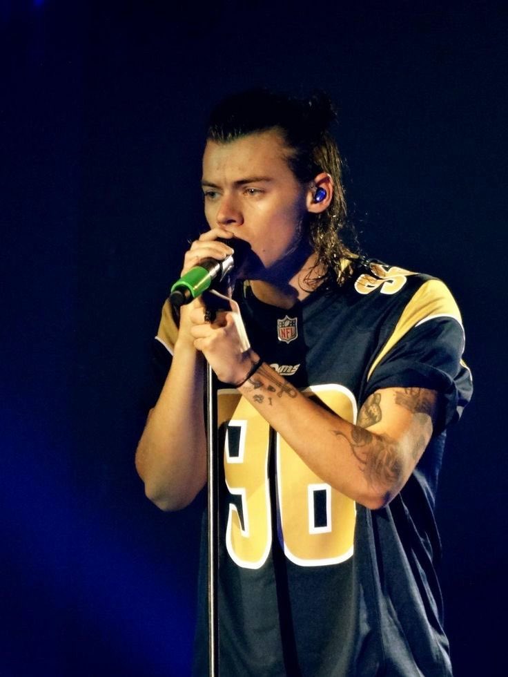 safeharrys's tweet photo. the hair >>> https://t.co/LCwV10YRH7