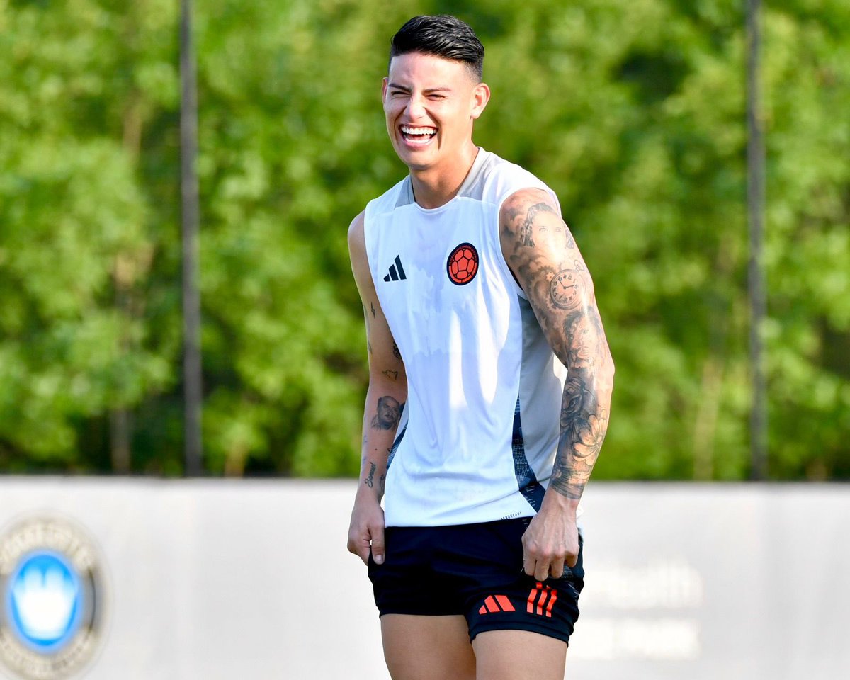 FCFSeleccionCol's tweet photo. 📸 ¡𝙁𝙚𝙡𝙞𝙘𝙚𝙨 𝙚 𝙞𝙡𝙪𝙨𝙞𝙤𝙣𝙖𝙙𝙤𝙨 𝙥𝙖𝙧𝙖 𝙢𝙖𝙣̃𝙖𝙣𝙖! 🤩

Último 𝙚𝙣𝙩𝙧𝙚𝙣𝙖𝙢𝙞𝙚𝙣𝙩𝙤 antes de la 𝙨𝙚𝙢𝙞𝙛𝙞𝙣𝙖𝙡 🆚 🇺🇾

#TodosSomosColombia 🇨🇴 https://t.co/MvAx9Qsi9U