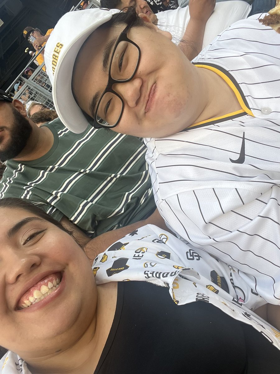 Kitty_cat513's tweet photo. Our third game together 🥲💛🤎💛🤎 #Forthefaithful https://t.co/UG5rIscFku