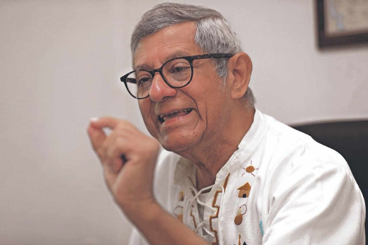 Dagoberto Gutiérrez: líder estudiantil, luchador social, ex guerrillero y comandante, analista político, compañero, amigo y maestro,  un ser humano destacado, gran hijo de esta patria.

Dagoberto un hombre honesto y honrado fiel a sus ideales, entregó su vida a este país y no