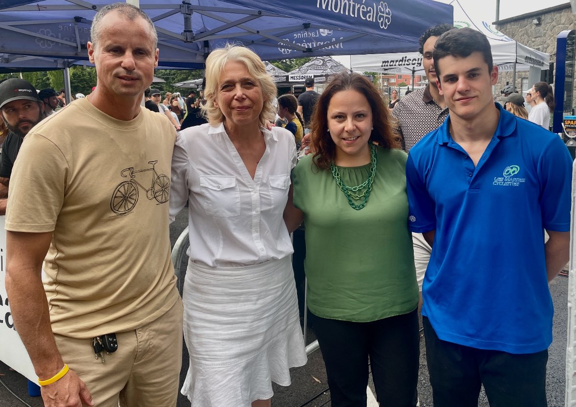 C_Bourgeois's tweet photo. Les Mardis cyclistes de Lachine sont une institution depuis 1978. Montréal est heureuse de soutenir ce rendez-vous estival. Bravo aux organisateurs qui font de cette compétition sportive de haut niveau un lieu rassembleur et festif https://t.co/qkkGOQBFO1 https://t.co/jjw8BDeLBx