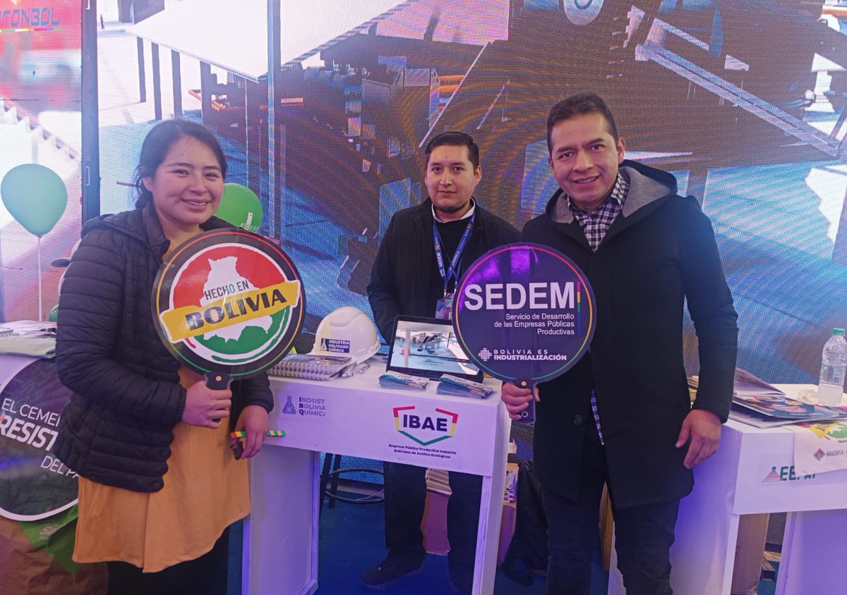 Sedem_Bolivia's tweet photo. Las Empresas Públicas Productivas del #ECEBOL, #ENVIBOL, #IBQ e #IBAE muestran a la población paceña los productos que elaboran con Sello "Hecho en Bolivia". https://t.co/lQvlpmF4hF