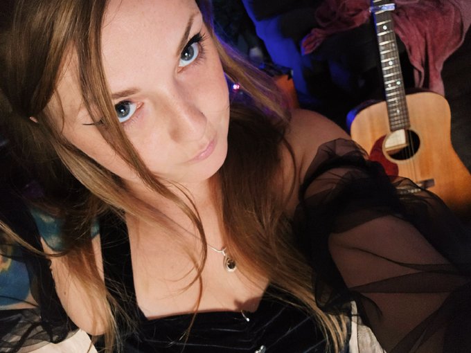 Entering the pixels in like 10 minutes/now to chill and maybe practice some songs??? Join me????? https://t<a href="/tag/mvsales"class="tags"><span>#mvsales</span></a>