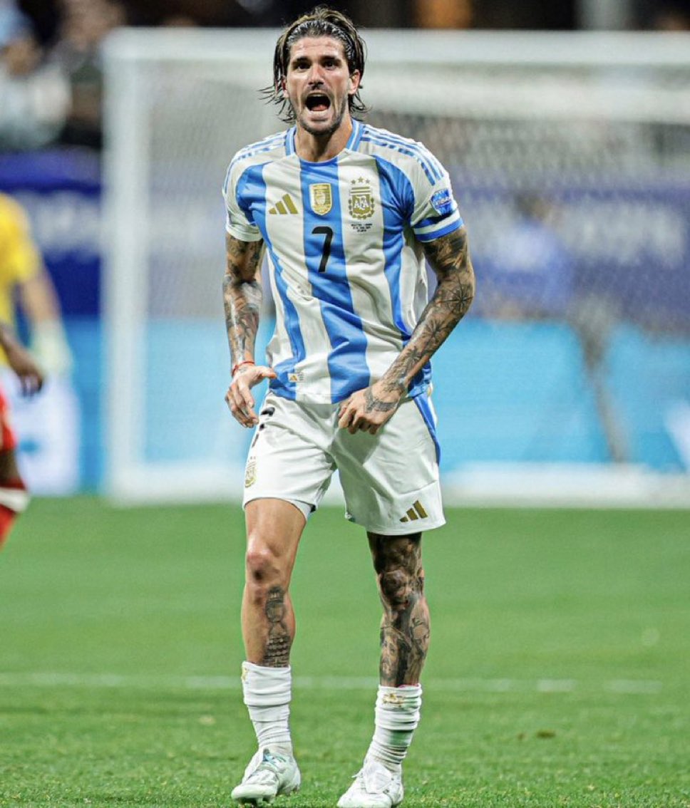 gastonedul's tweet photo. Gran partido de Rodrigo De Paul. Asistencia, dinámica y constancia. Para Scaloni no sale nunca porque siempre rinde. https://t.co/EFN1sLD5lO
