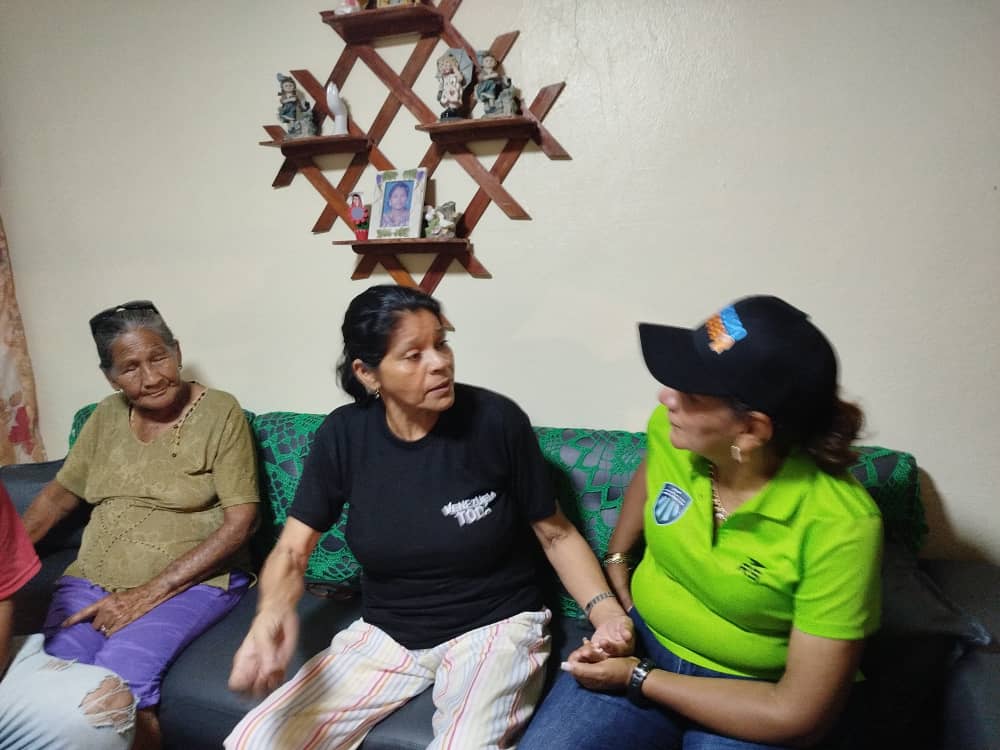 #Hoy estuvimos visitando la parroquia Virgen del Valle, específicamente la comunidad La Florida en un hermoso casa a casa y una gran asamblea junto a todos sus habitantes. ¡Vamos por la conquista del voto, junto a nuestro Gallo Pinto <a href="/NicolasMaduro/">Nicolás Maduro</a> el pueblo gana!