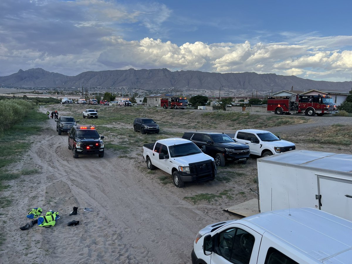 SunlandParkFire's tweet photo. 54 people were rescued from the Rio Grande in Sunland Park by an interagency response from @SunlandParkFire , CBP BORSTAR @EPTXFire  El Paso County SAR, and Sunland Park Police Department. No injuries were reported. https://t.co/mNQQgh6Oiy
