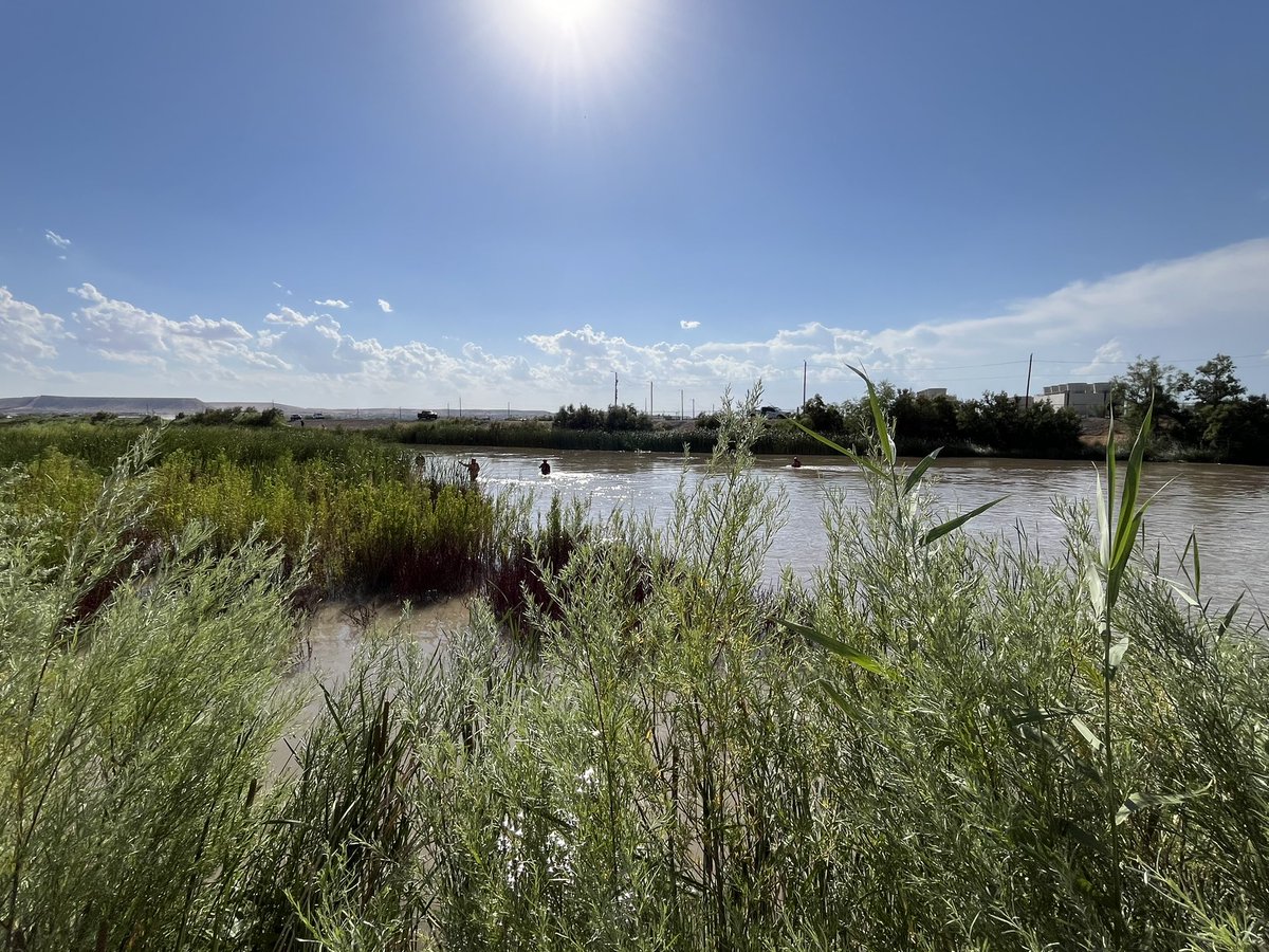 SunlandParkFire's tweet photo. 54 people were rescued from the Rio Grande in Sunland Park by an interagency response from @SunlandParkFire , CBP BORSTAR @EPTXFire  El Paso County SAR, and Sunland Park Police Department. No injuries were reported. https://t.co/mNQQgh6Oiy