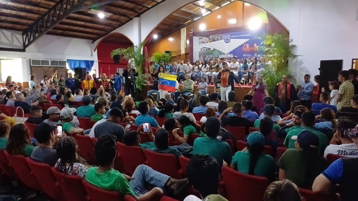 Encuentro del sector universitario,Guárico,de cara al futuro.Rol estelar en el Plan Patria de las 7T.
Para la justicia y protección social,para el crecimiento económico.Por el acceso libre y Popular al sistema universitario y nunca más el secuestro de las élites de los apellidos