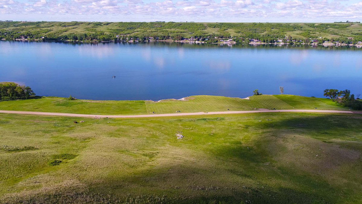 Prime Lakefront Property for Sale - near Moose Jaw &amp; Regina:
businessmoosejaw.ca/discover-buffa…