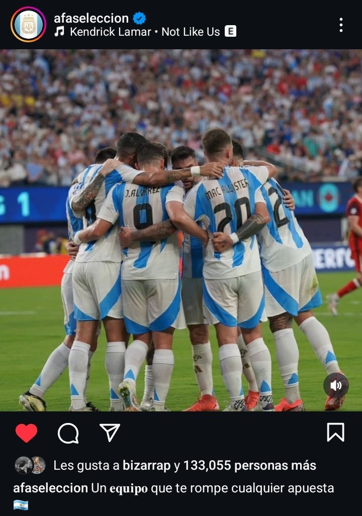 juegoofthrones's tweet photo. los de la selección meando a drake por la apuesta JAJAJS el mejor país del mundo https://t.co/IHxld8WLLV
