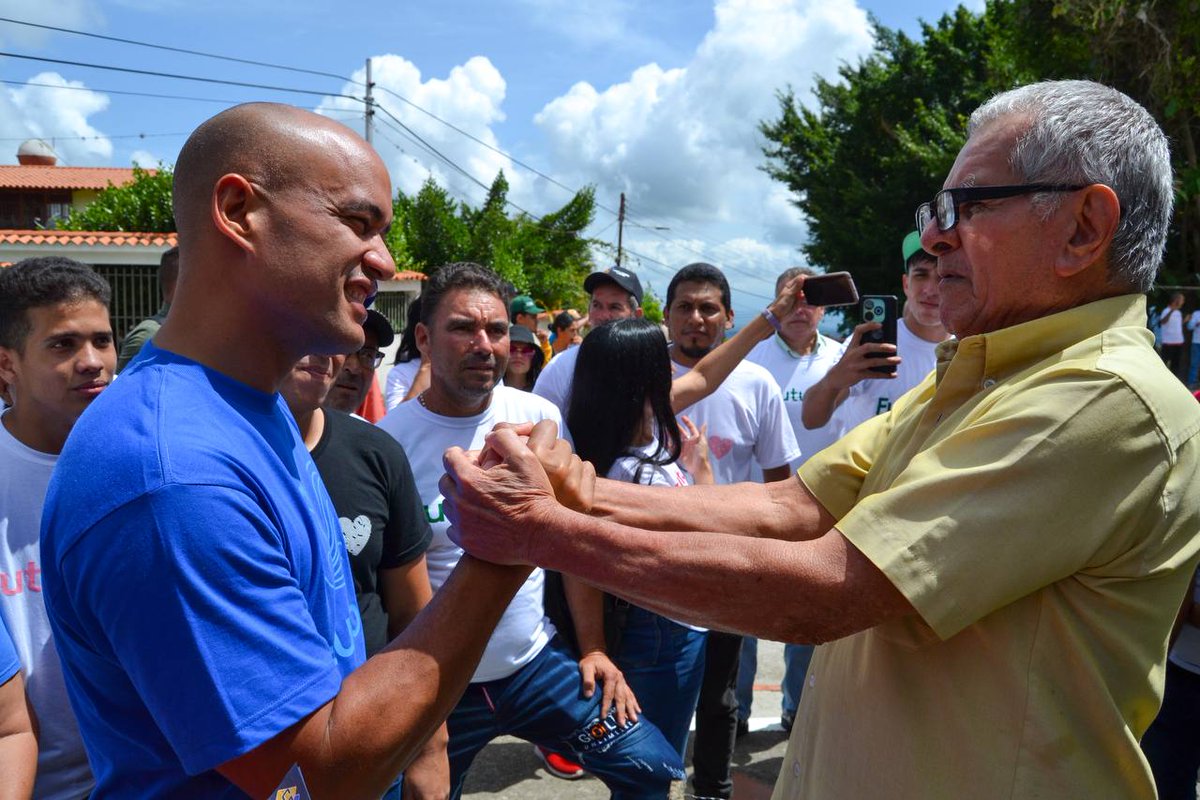 HectoRodriguez's tweet photo. Futuro nació para la integración, para dejar a un lado las peleas estériles y buscar consensos con miras a construir un país mejor. ¡Eso sin duda nos une! los sueños y las ganas de trabajar por Venezuela. 

Seguimos llevando nuestro mensaje a todos los rincones, hoy desde Trujillo. ¡Arriba en el corazón! @movfuturoven