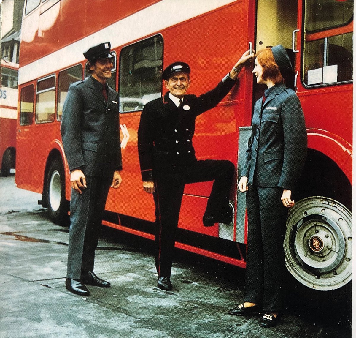 Though there was a ‘tab’ for them in the ringbinder, the Corporate Identity Manual’s pages on uniforms were never actually issued. Instead , you can read about NBC’s radical new uniforms for drivers, conductors and other staff here —> nationalbusmanual.com/2020/09/05/nat…