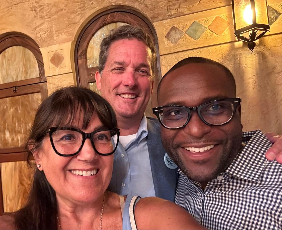 MikeDaveyFL27's tweet photo. Thanks Congressman @EricSwalwell for your support of our campaign and for uniting leaders like @ShevrinJones & @AHochkammer fom our community and candidates from across Florida like @WhitFox to remind us all to #DoMoreWorryLess as we work together to #DeliverVictory! https://t.co/9yQUlF4bBT