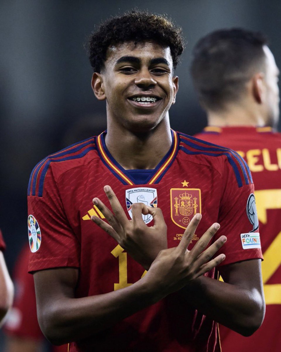 Orgullo de Lamine, que celebra su gol con 304, el código postal de su barrio Rocafonda, en Mataró, y que la ultraderecha ha tildado de “estercolero cultural”.