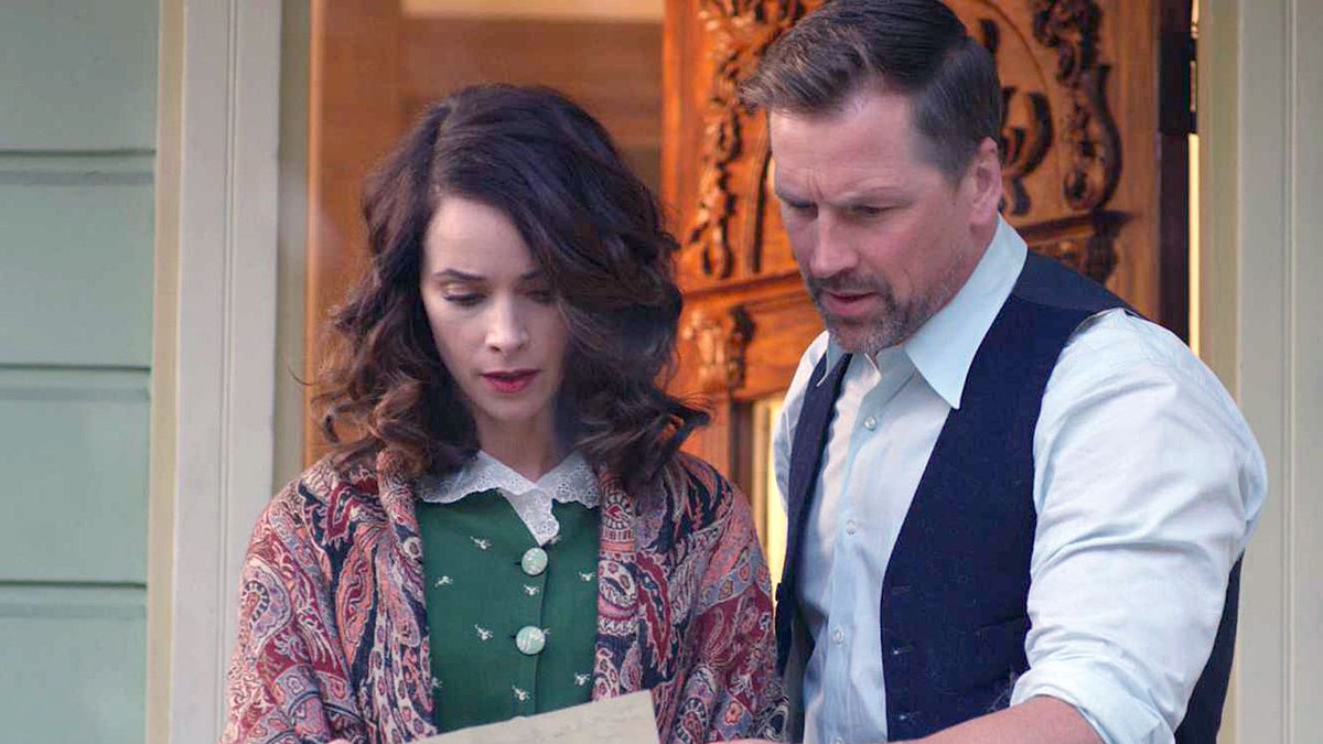 paulgreenemedia's tweet photo. Today’s featured movie is Buttons. This star-studded Christmas movie was released to theaters back in 2018. 
Want my 4 exclusive behind-the-scenes stories about this film? Comment in this post or dm me &amp; I will send it your way #paulgreene #pgtip #christmasinjuly https://t.co/fTZAVWGLHV