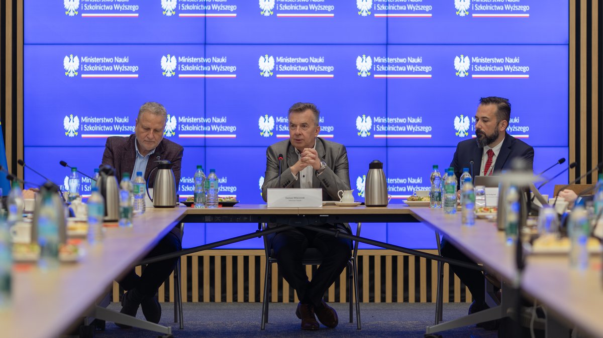 BCCorg's tweet photo. Eksperci #BCCorg na spotkaniu w @MNiSW_GOV__PL z ministrem Dariuszem Wieczorkiem @wieczorekdarek 
Innowacyjne przedsiębiorstwa to  wzrost gospodarczy i tworzenia miejsc pracy.
Organizacje przedsiębiorców angażują się w dialog na rzecz rozwoju relacji między nauką, a biznesem. https://t.co/lSetREphVn