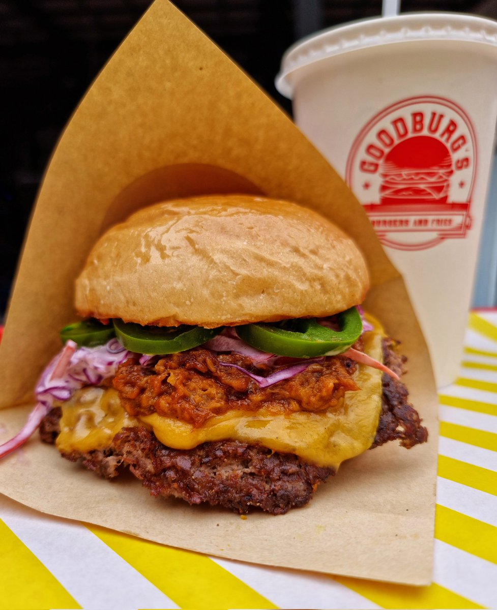 What are you craving right now ? 

#goodburgs #smashburgers #Bangkok #Thailand #bangkokfood #foodporn #burgerporn #pulledpork #bourbonbbq #pickledjalapenos